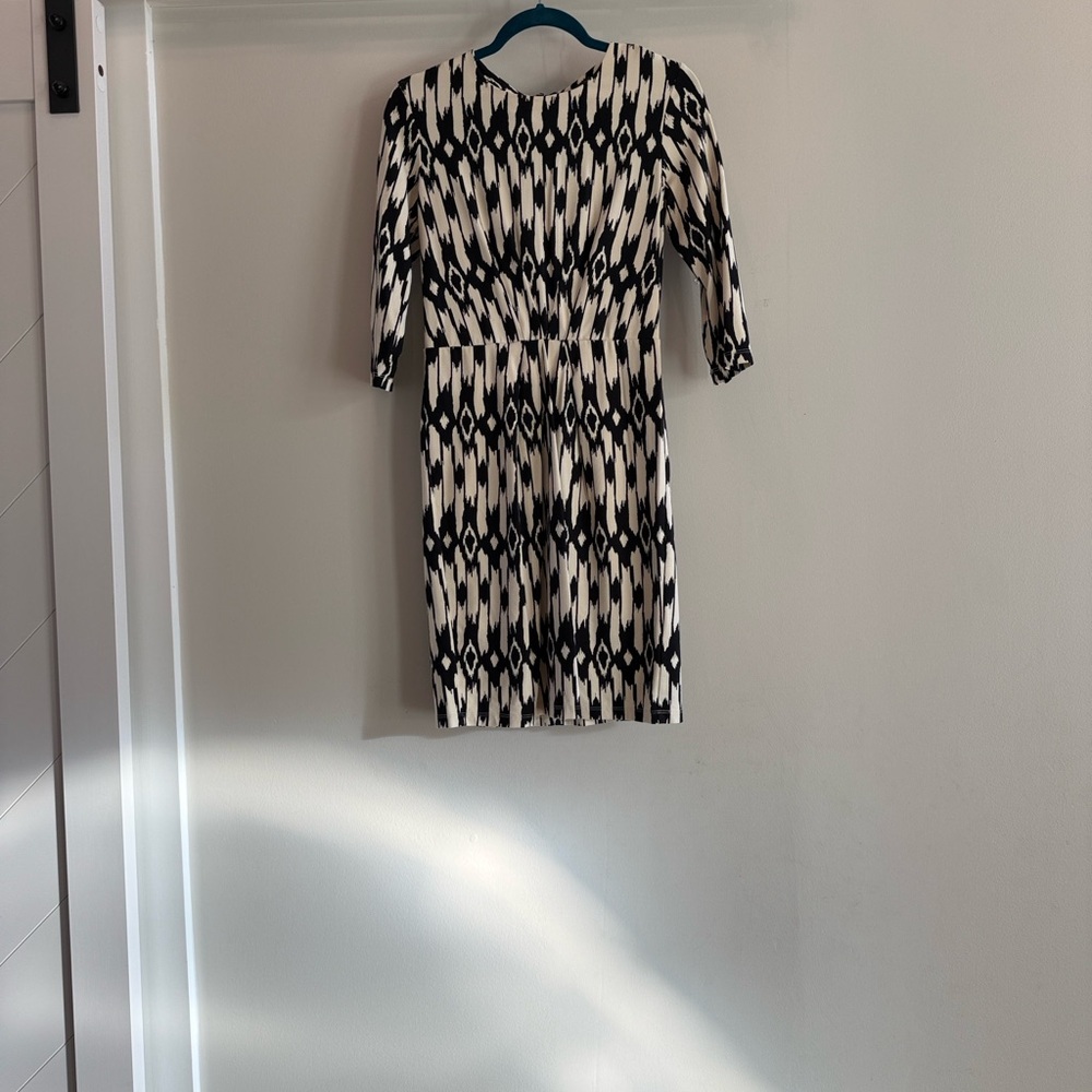 J. McLaughlin Black and Cream Geometric Long Sleeve Dress